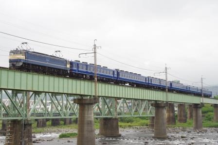 何故か