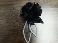 黒の小花