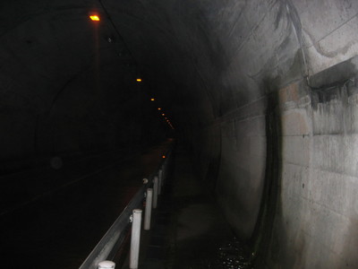 12・・トンネル内部