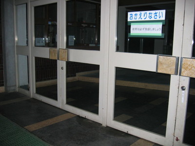 3・・・寮内正面入口