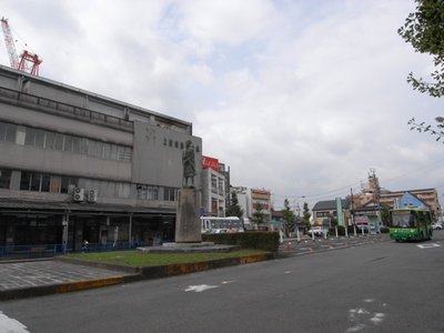 上野市駅前