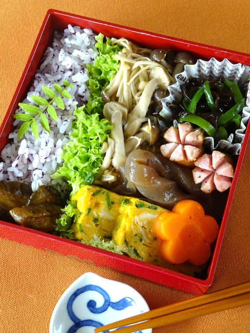 きのこ餡に隠れてしまった鶏肉だんご