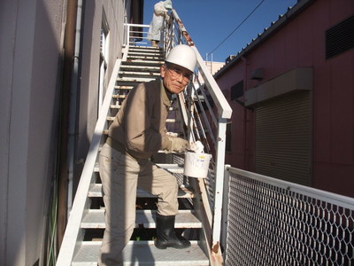 今治教会堂非常階段塗装作業　その１