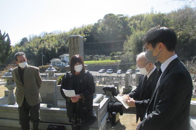 今治教会墓地での改葬式　その１