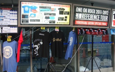 横浜アリーナ公演　グッツ販売