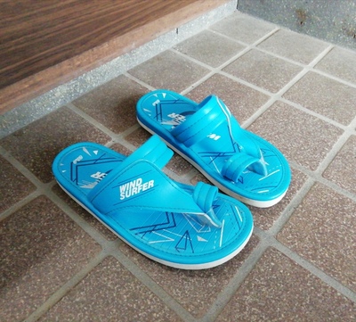 揃えられたビーサン